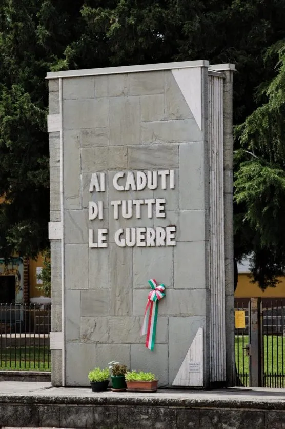 Monumento ai Caduti, Roberto de Cupis, Forlì, San Martino in Strada, 1965. Foto di Alessandro Fabbri