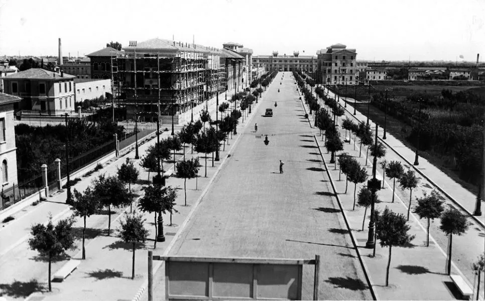 Viale della Libertà nel 1931. Il villino Boni non esiste ancora. Archivio Fotografico Biblioteca A. Saffi di Forlì